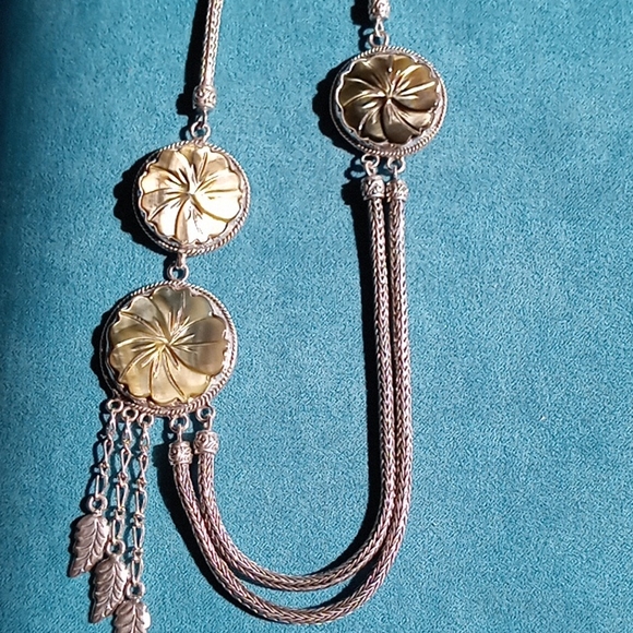 BALI LEGACY PEACOCK MOTHER OF PEARL FLOWER NECKLACE - Picture 3 of 11